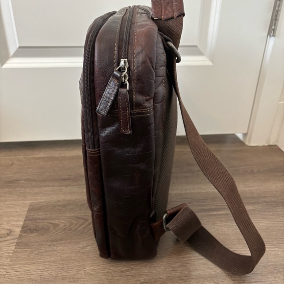 Jack Georges Voyager Professional Backpack in brown hand-stained buffalo leather - Picture 12 of 15